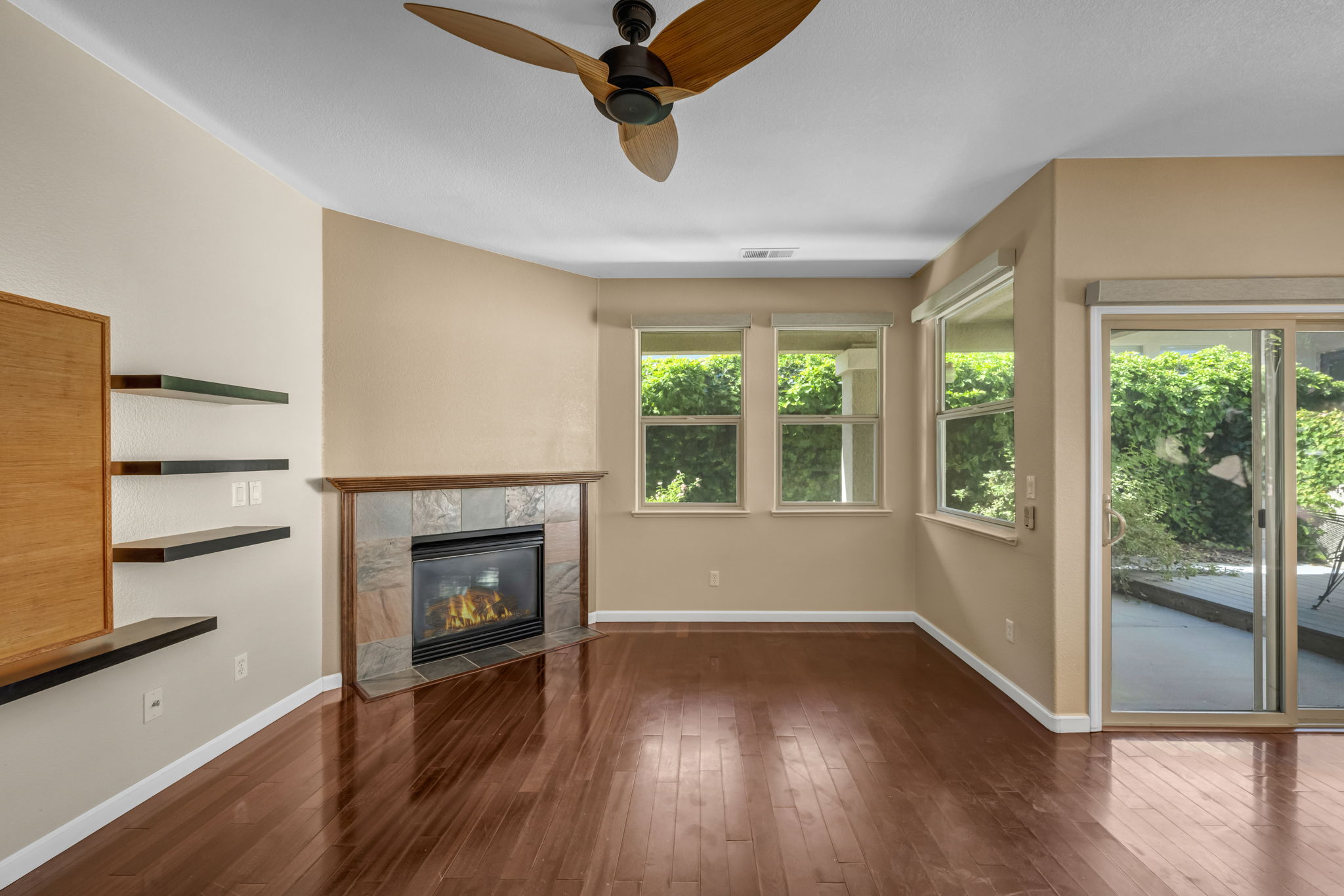 1313 Gambrel Dr_37