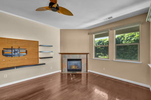 1313 Gambrel Dr_38