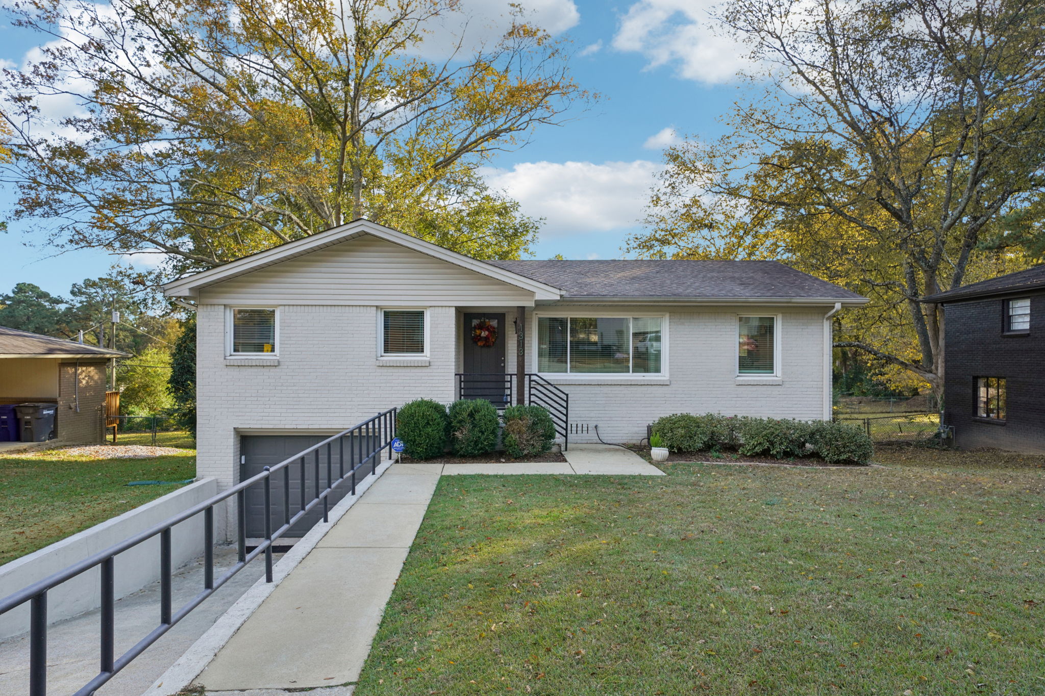 Laurence St-S1111-001