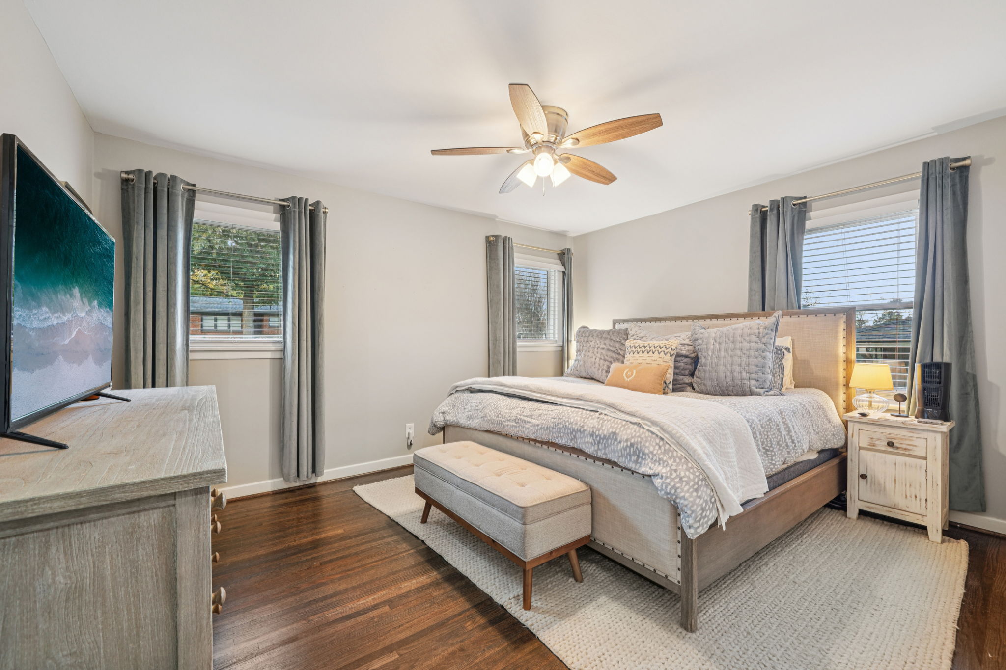 Laurence St-S1111-020