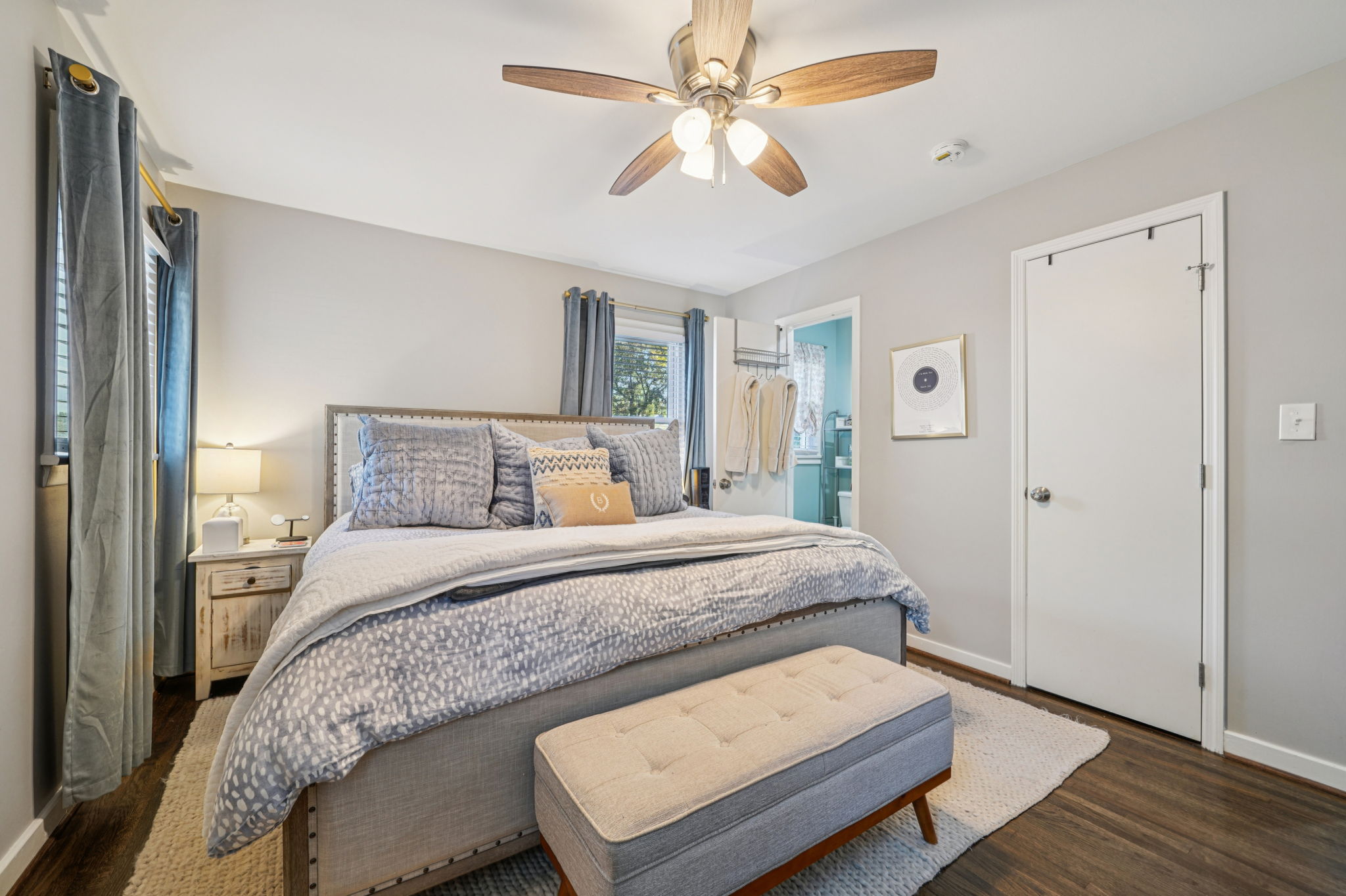 Laurence St-S1111-024