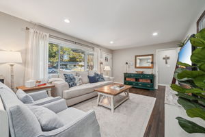 Laurence St-S1111-007