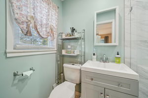 Laurence St-S1111-022