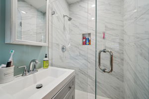 Laurence St-S1111-023