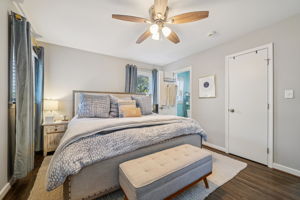 Laurence St-S1111-024