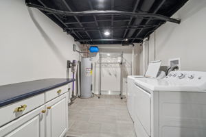 Laurence St-S1111-025