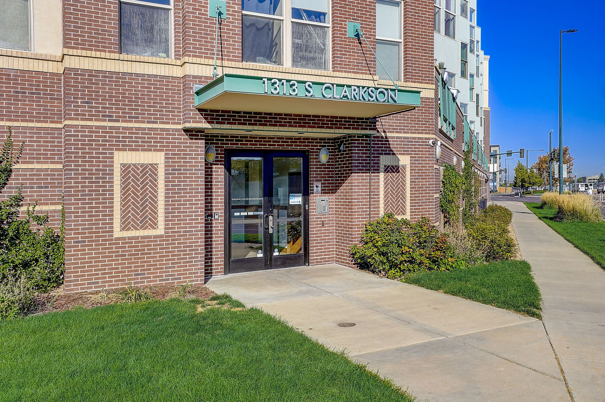 S Clarkson St-002