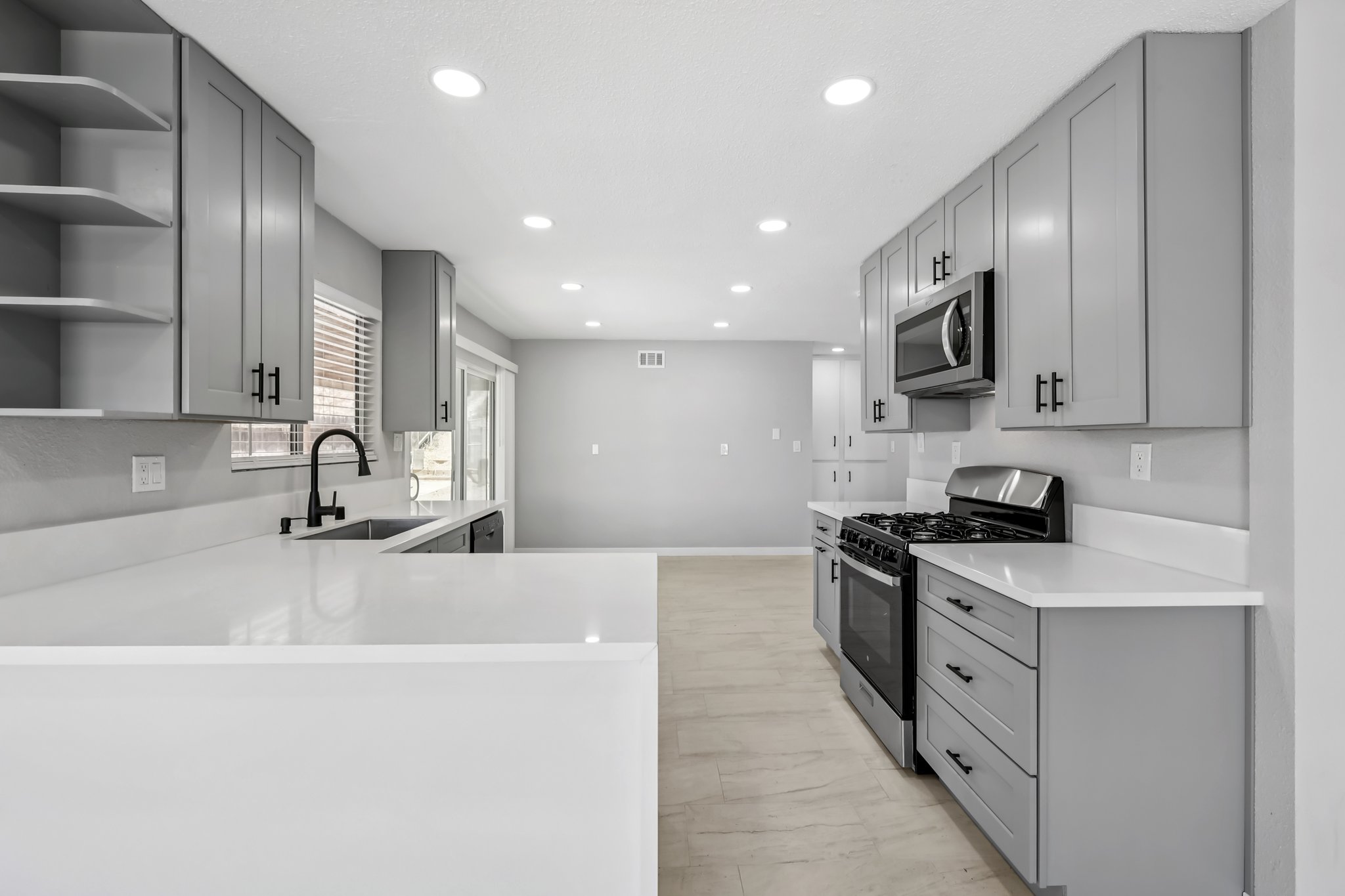 Pam Ln-L0507-013.jpg