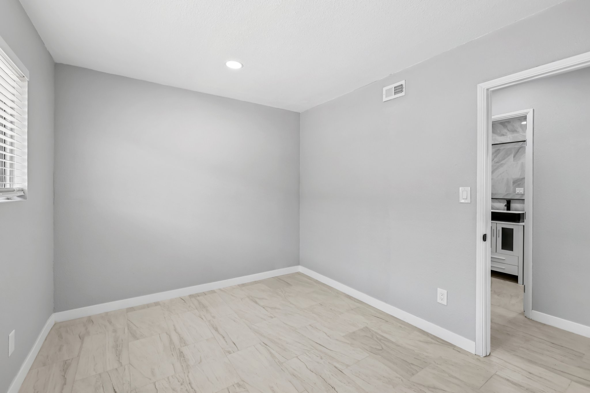 Pam Ln-L0507-020.jpg
