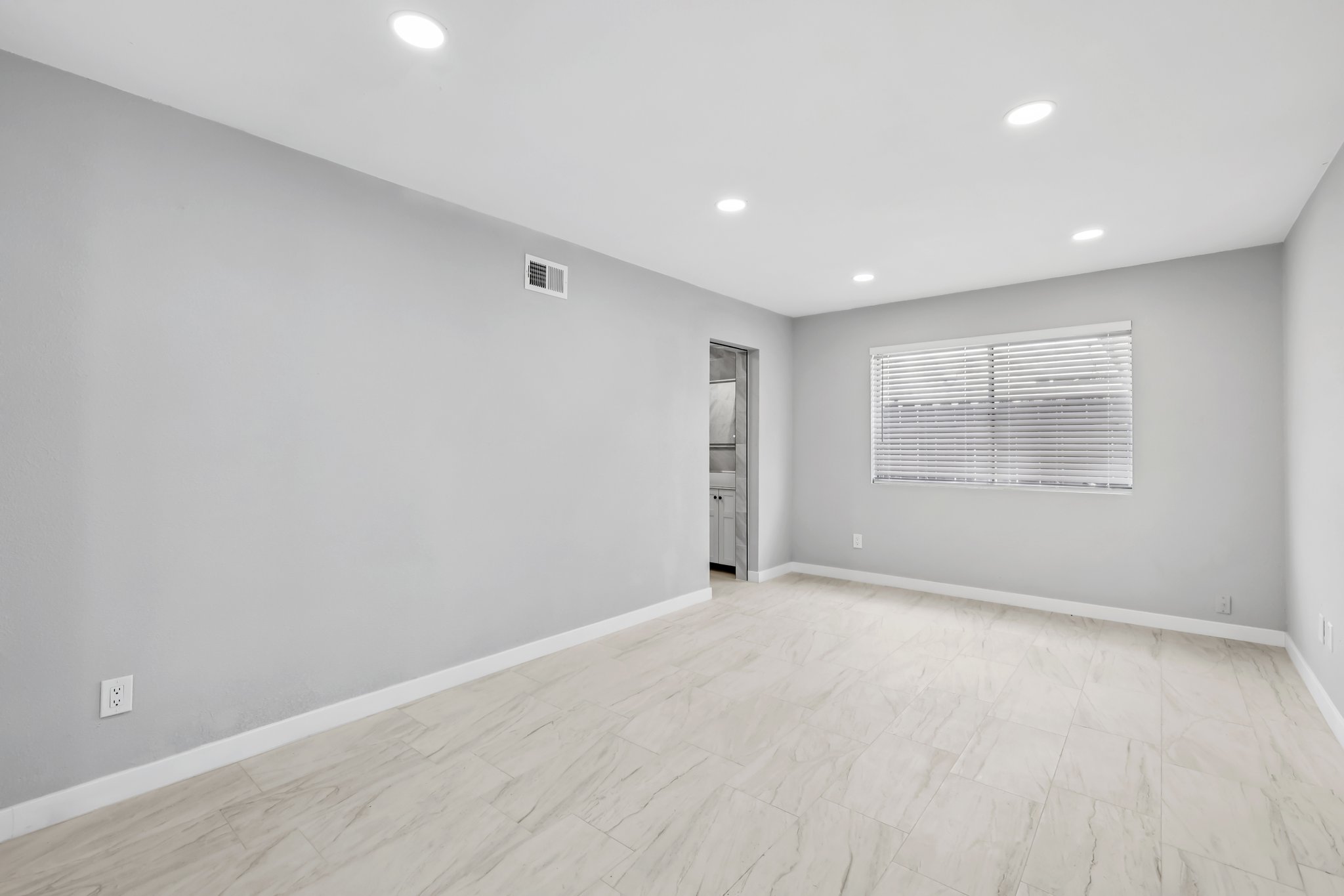 Pam Ln-L0507-027.jpg