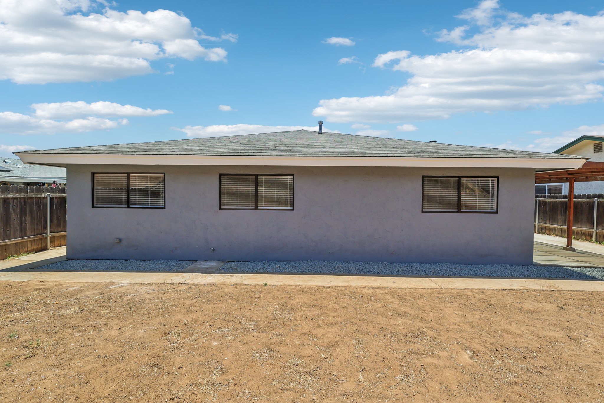 Pam Ln-L0507-044.jpg