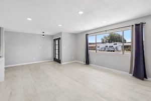 Pam Ln-L0507-009.jpg