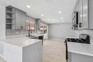 Pam Ln-L0507-014.jpg