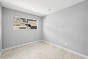 Pam Ln-L0507-016.jpg