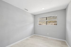 Pam Ln-L0507-019.jpg