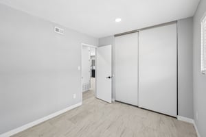 Pam Ln-L0507-022.jpg
