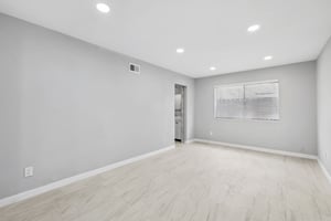 Pam Ln-L0507-027.jpg