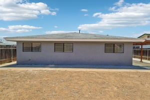 Pam Ln-L0507-044.jpg