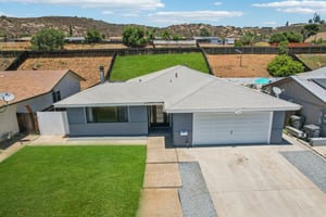 Pam Ln-L0507-051.jpg