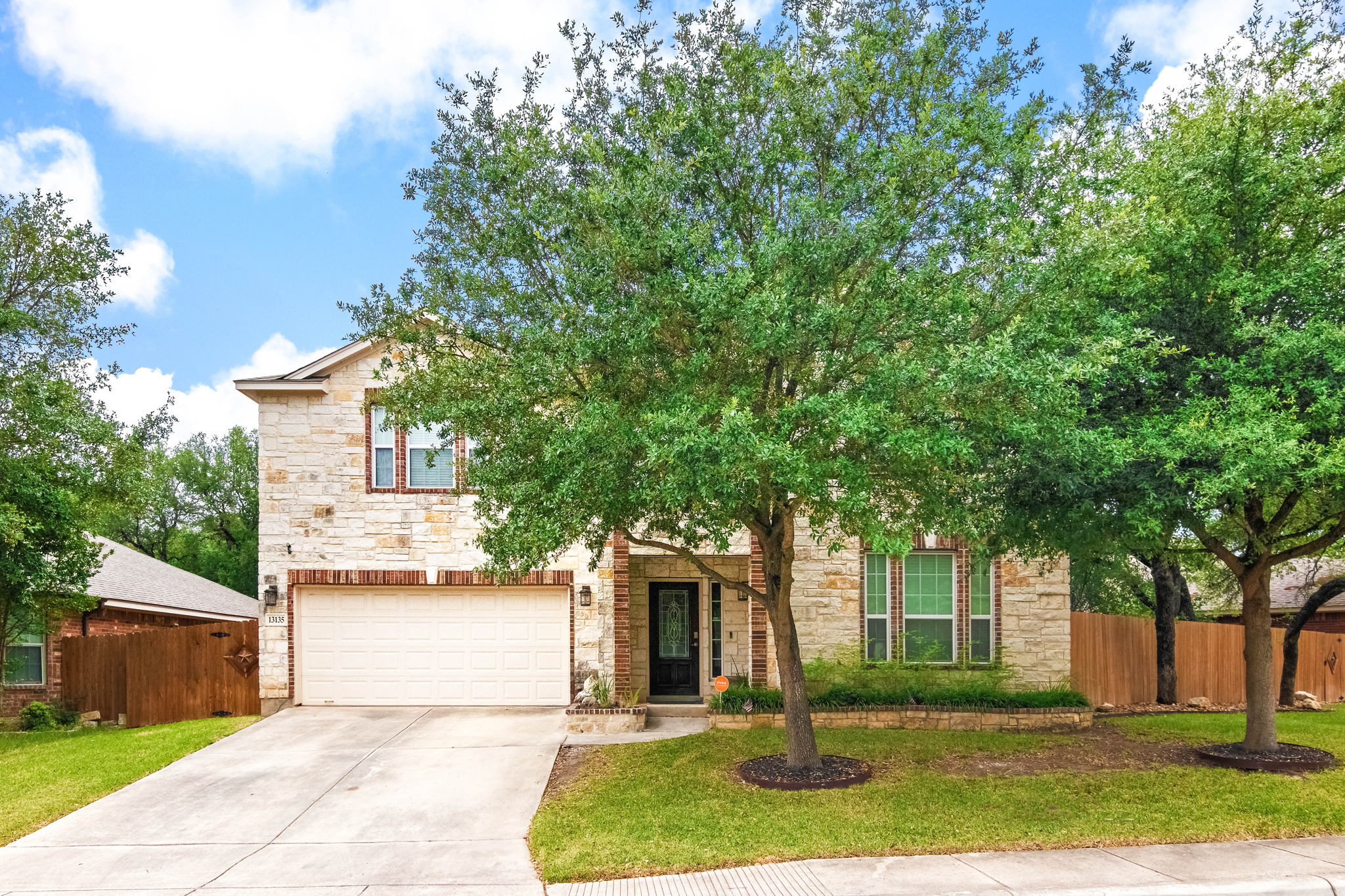 13135 Essen Forest, Helotes, TX 78023 MrHevia Media