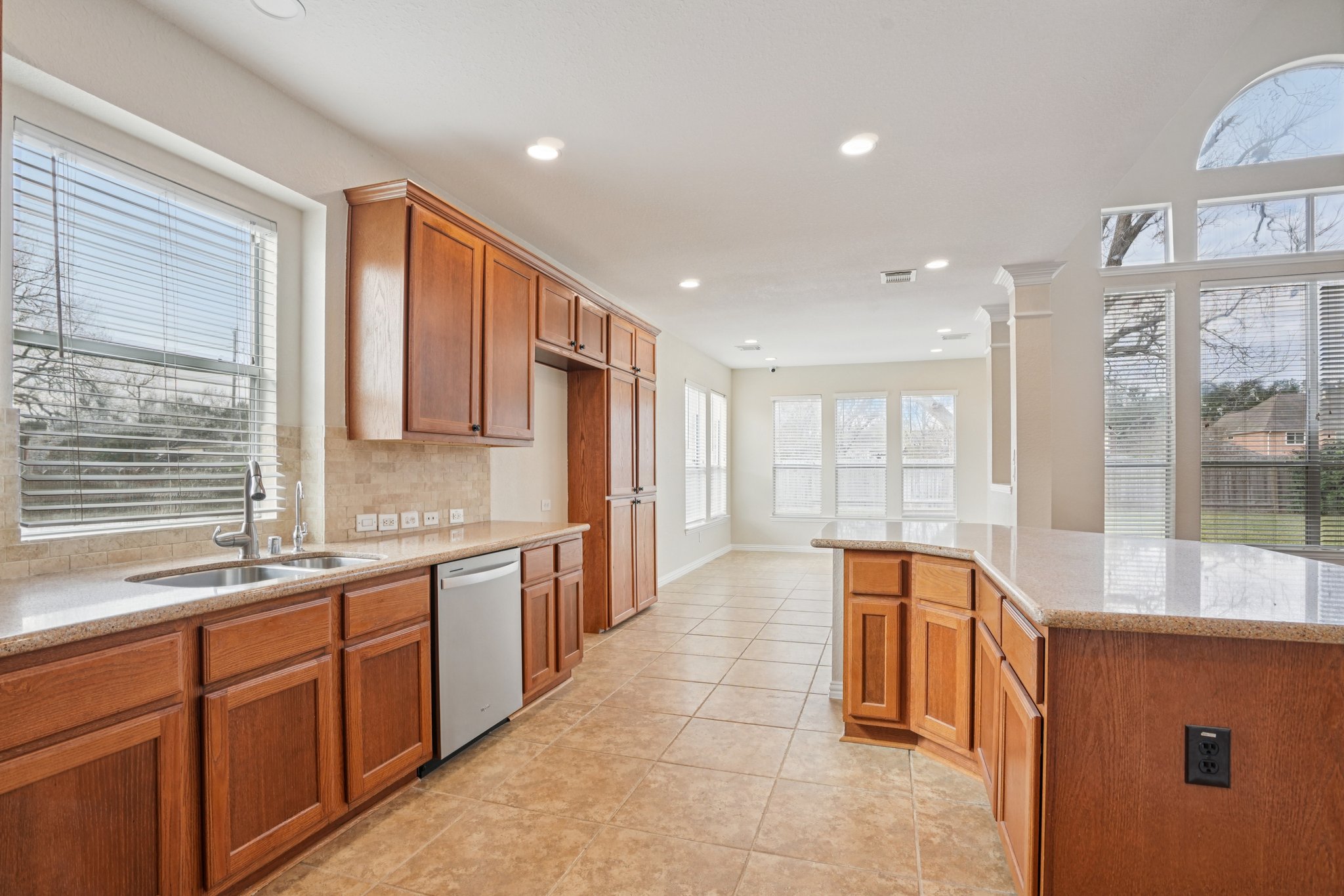 Ravenel Ln-S1101-022.jpg