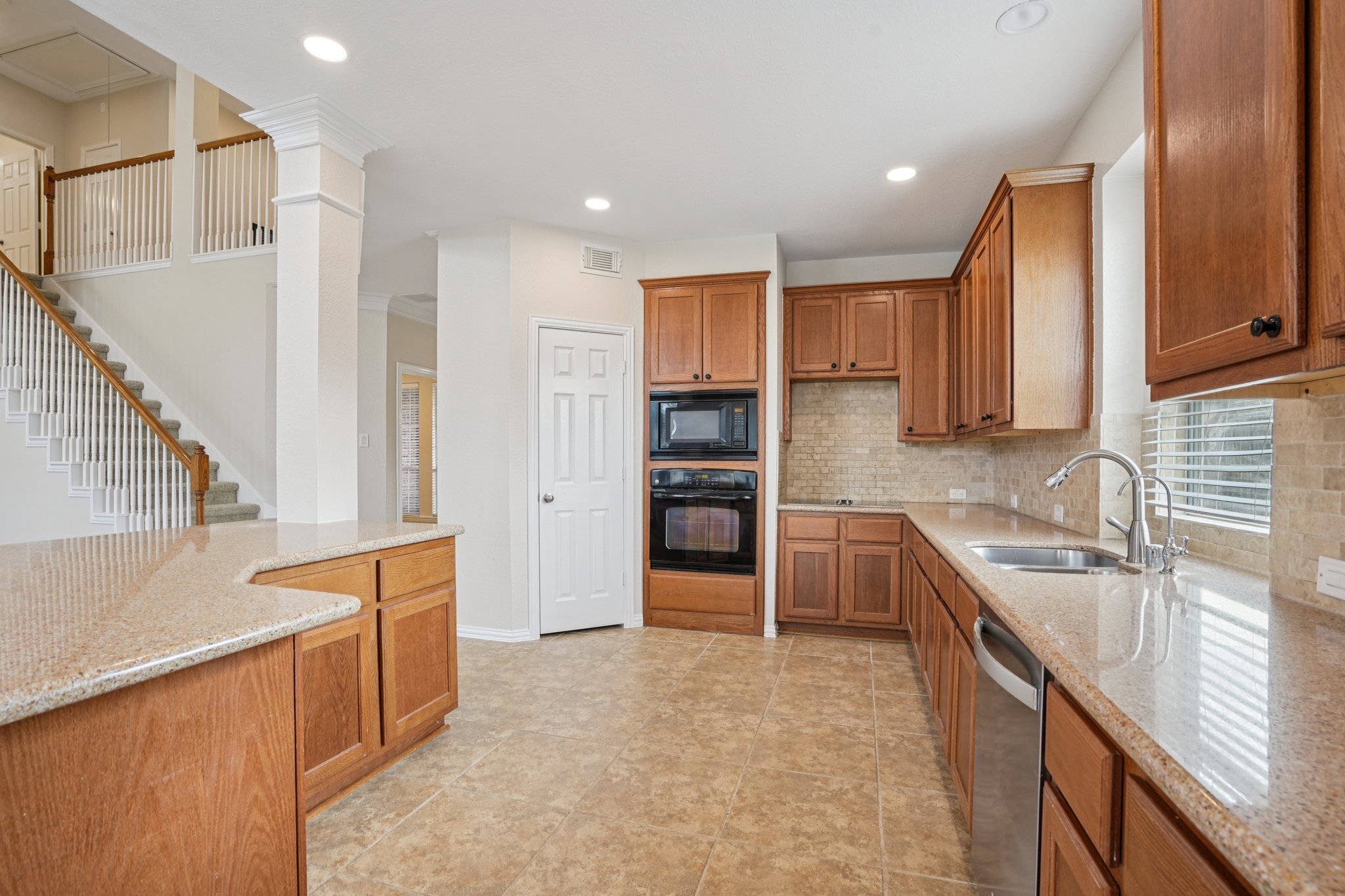 Ravenel Ln-S1101-023.jpg