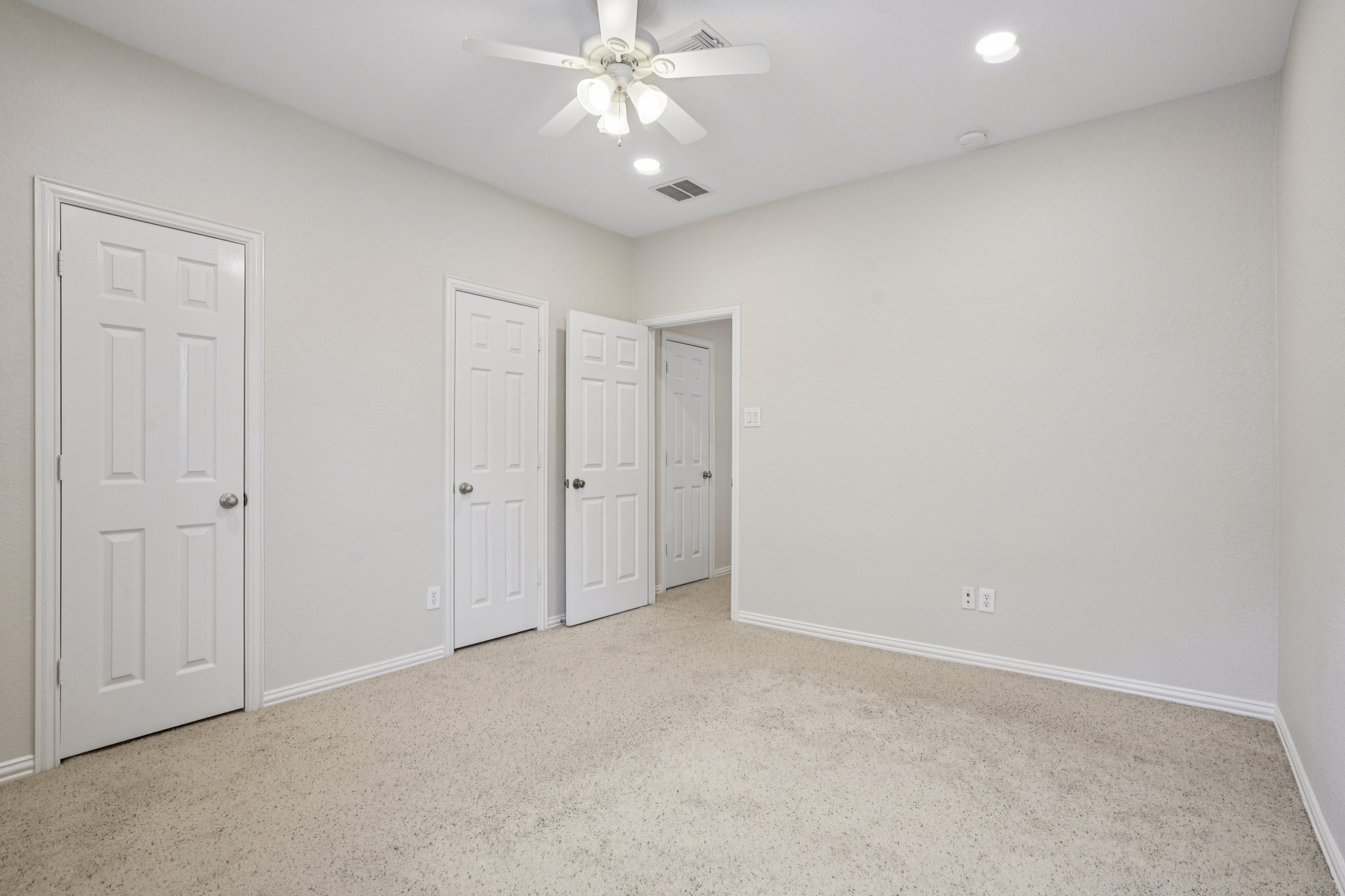 Ravenel Ln-S1101-034.jpg