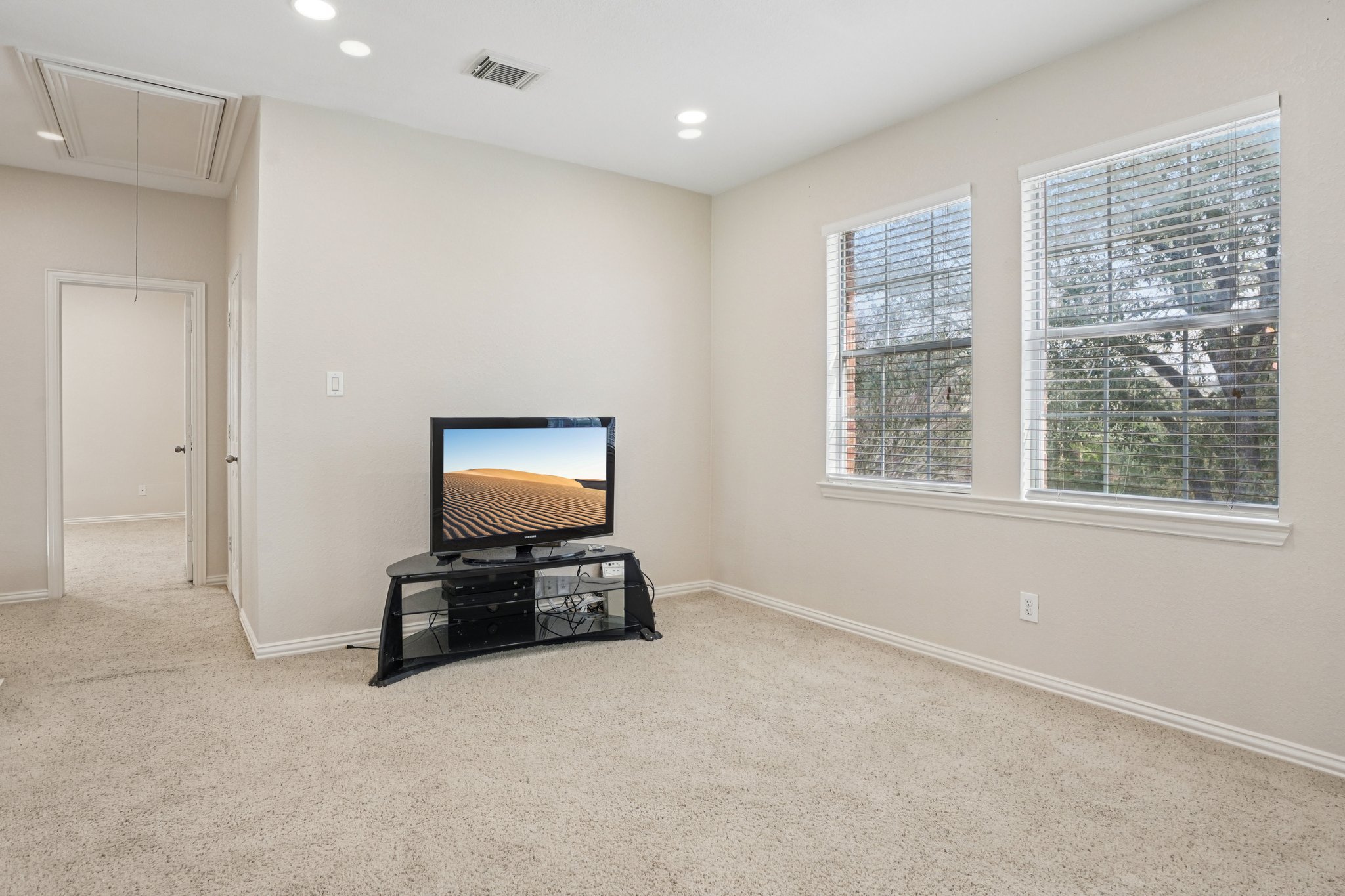 Ravenel Ln-S1101-038.jpg
