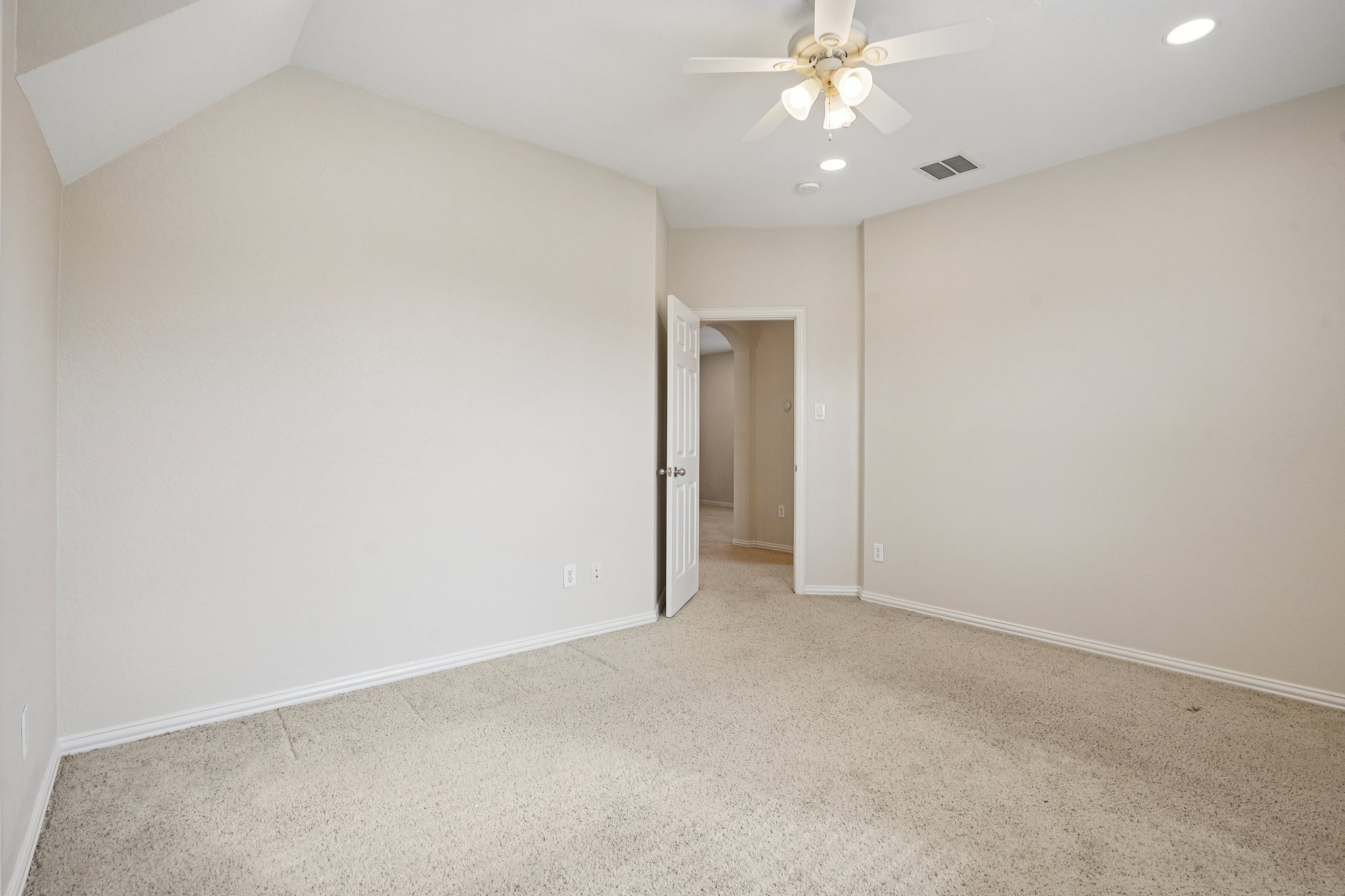 Ravenel Ln-S1101-043.jpg