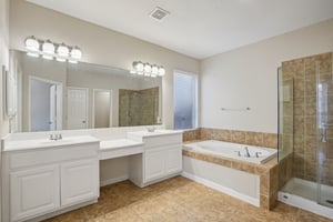 Ravenel Ln-S1101-027.jpg