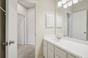 Ravenel Ln-S1101-041.jpg