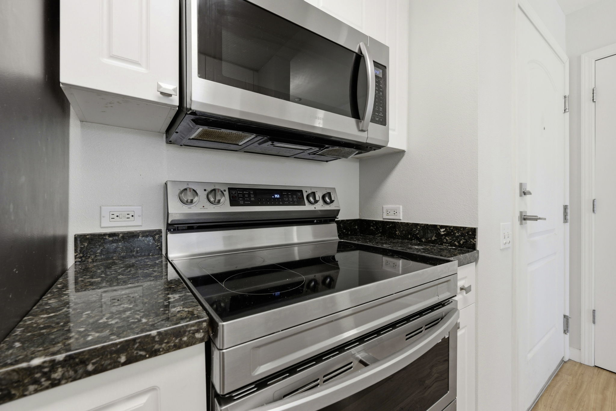 012_F8_1315 Alma Ave 223