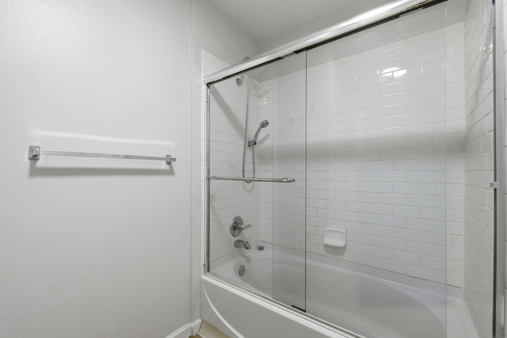 023_F8_1315 Alma Ave 223