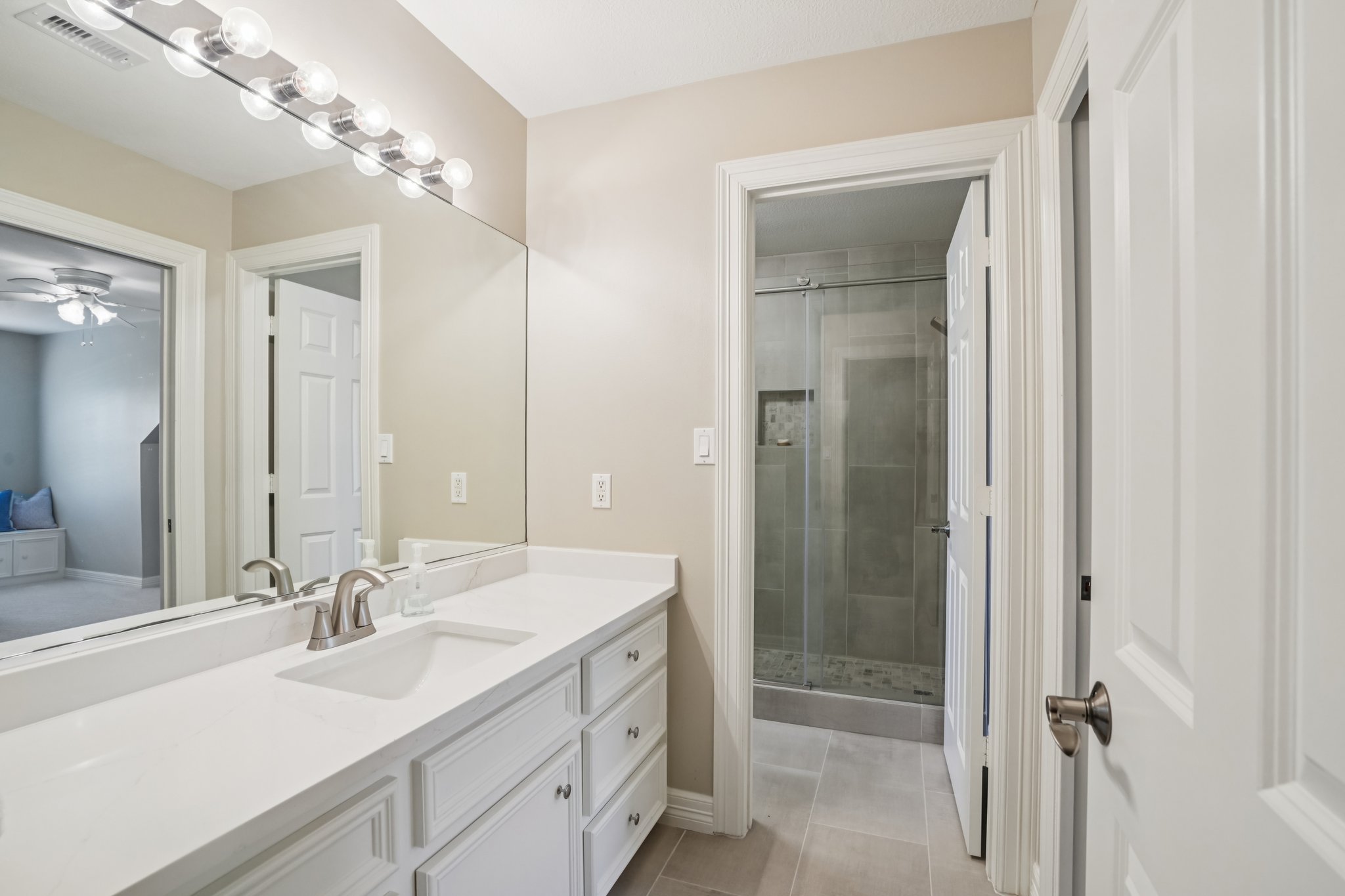 Chapel Bay Rd-S1604-037.jpg