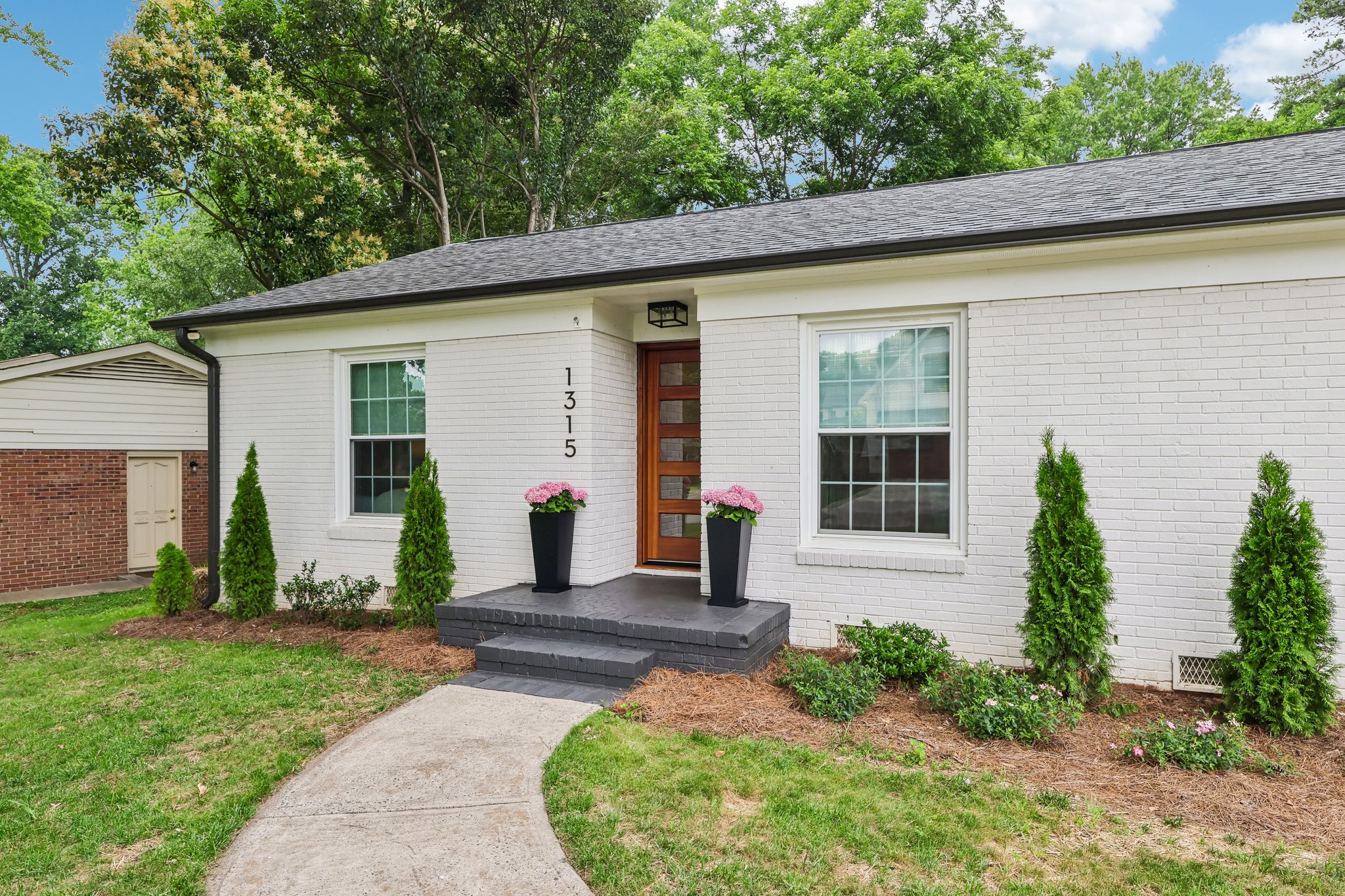 - 1315 Holmes Dr-S0906-007.jpg