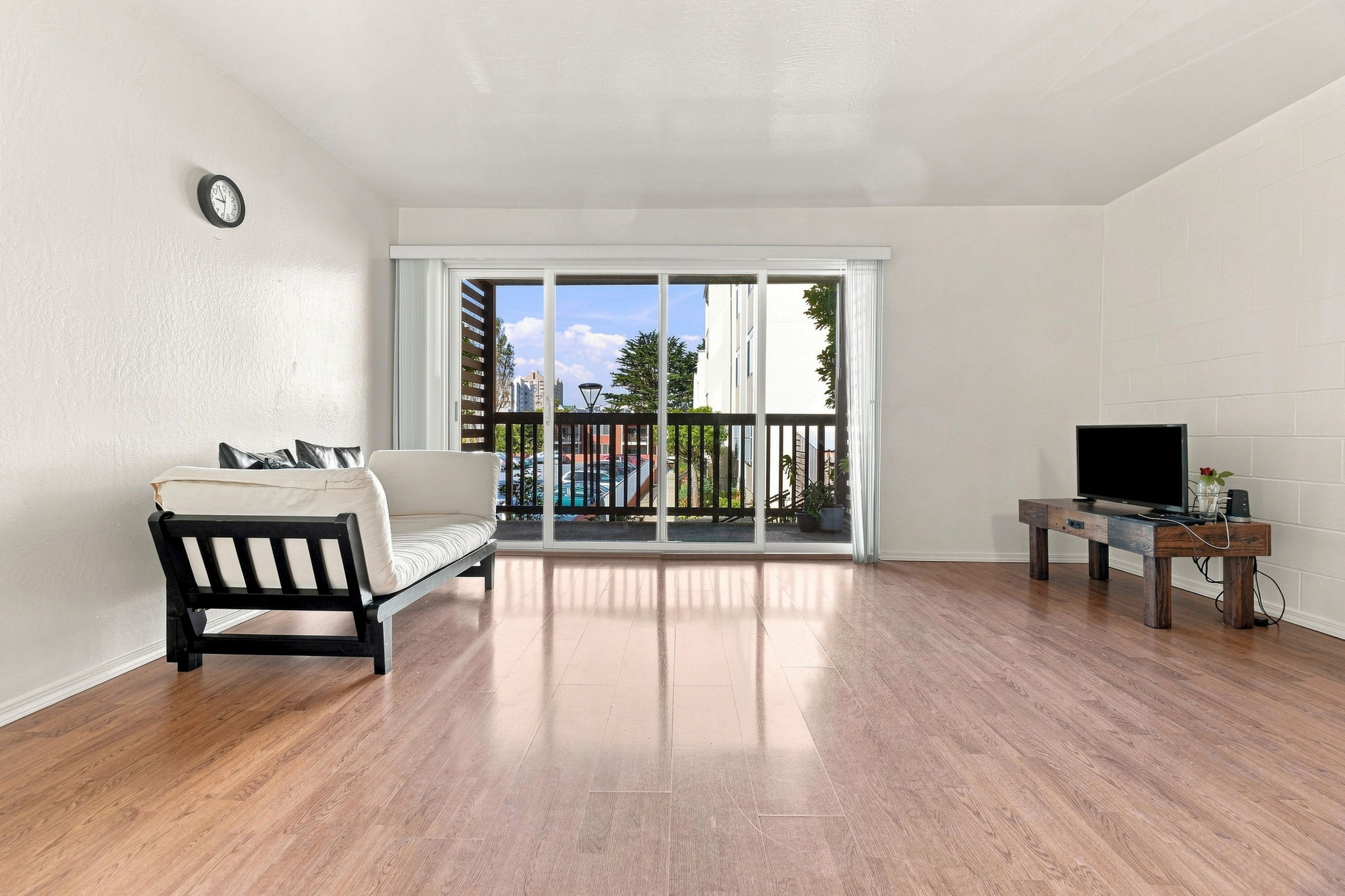 002_F8_1315 Laguna St 2