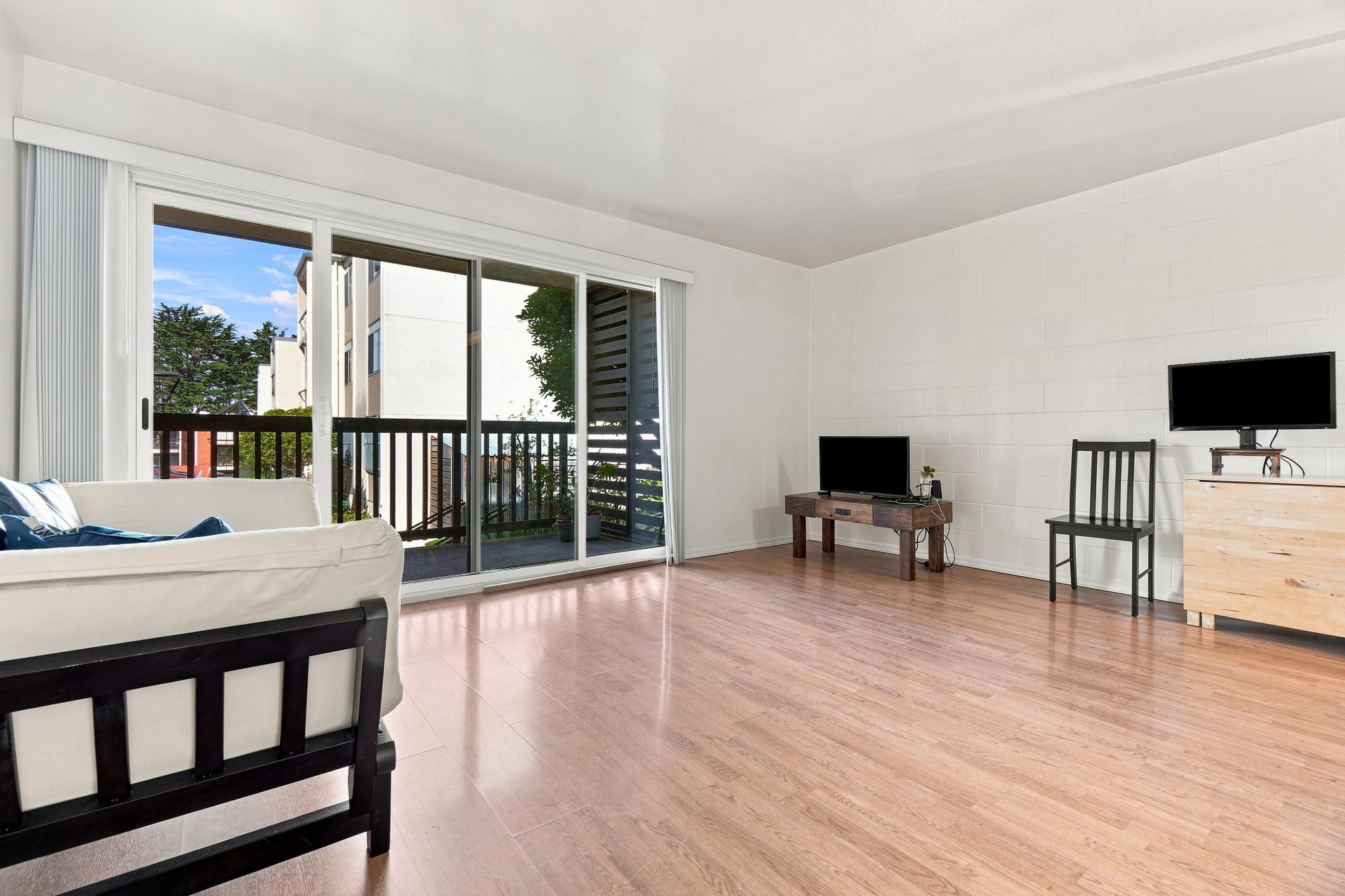 003_F8_1315 Laguna St 2