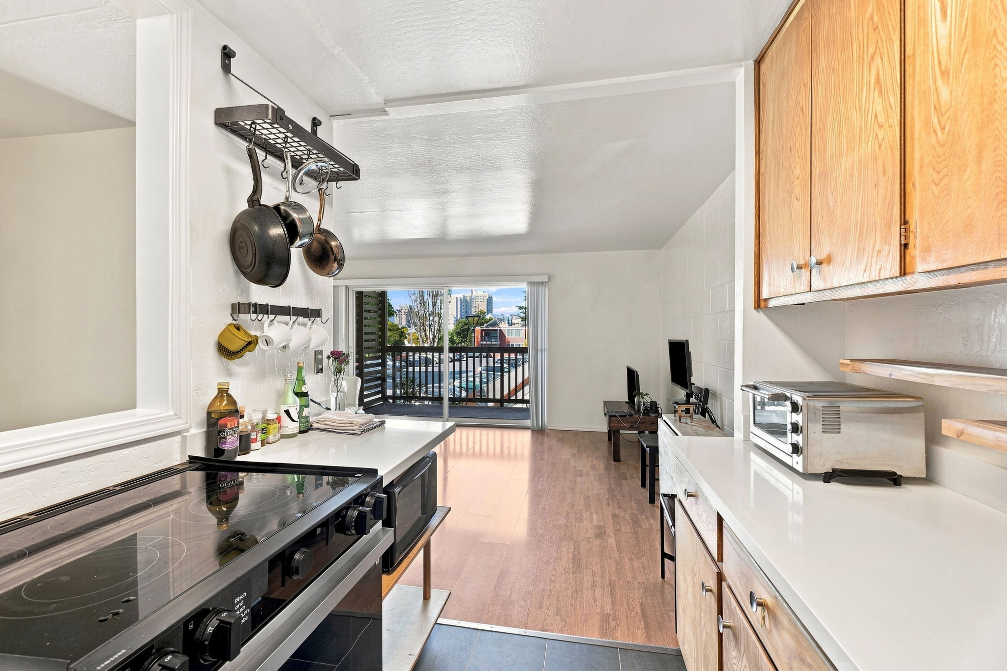 009_F8_1315 Laguna St 2