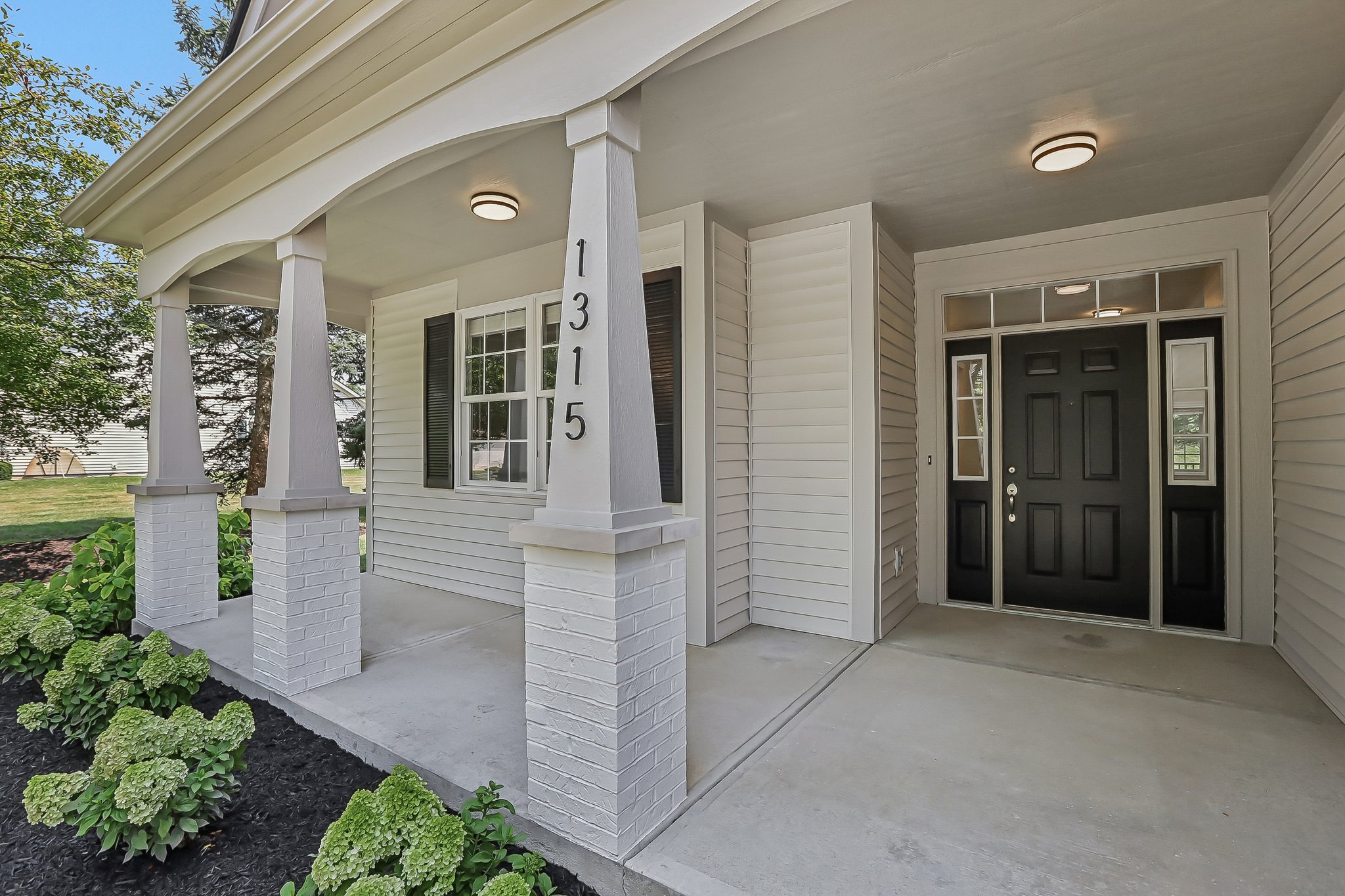 Monmouth Dr-S1507-004.jpg