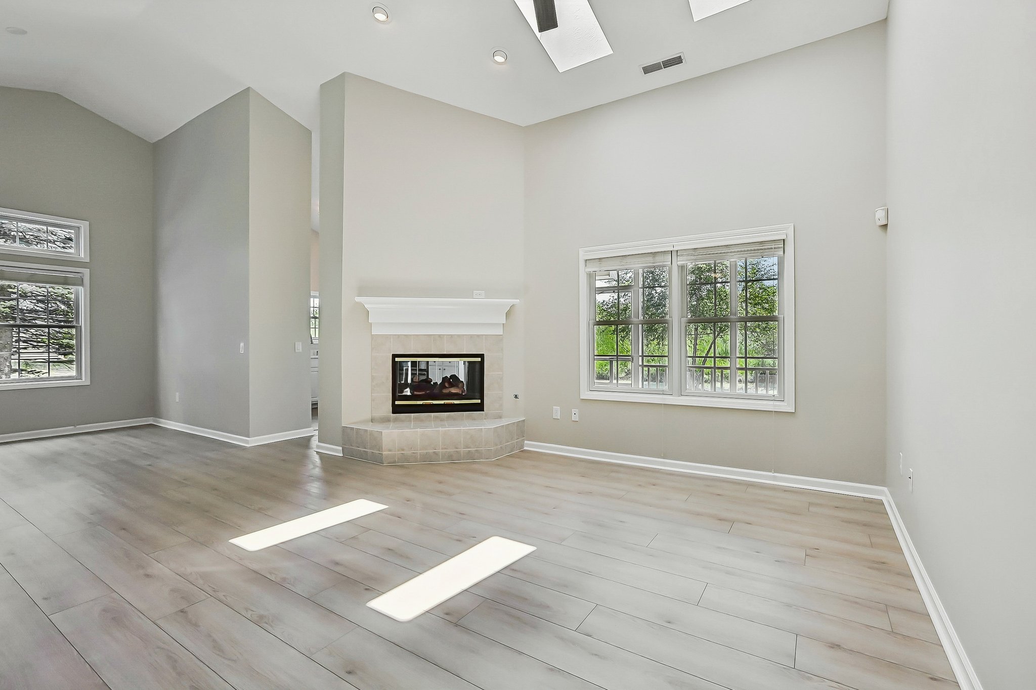 Monmouth Dr-S1507-007.jpg