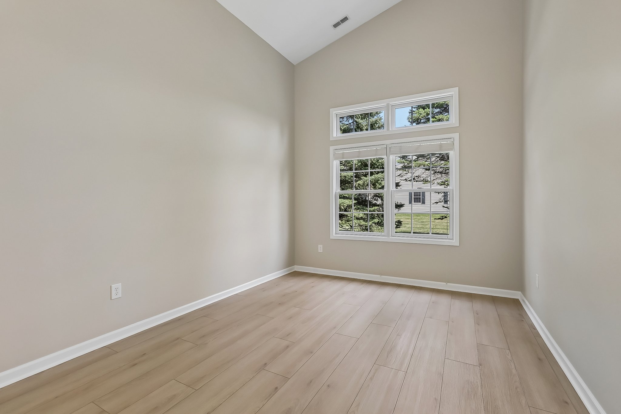 Monmouth Dr-S1507-011.jpg
