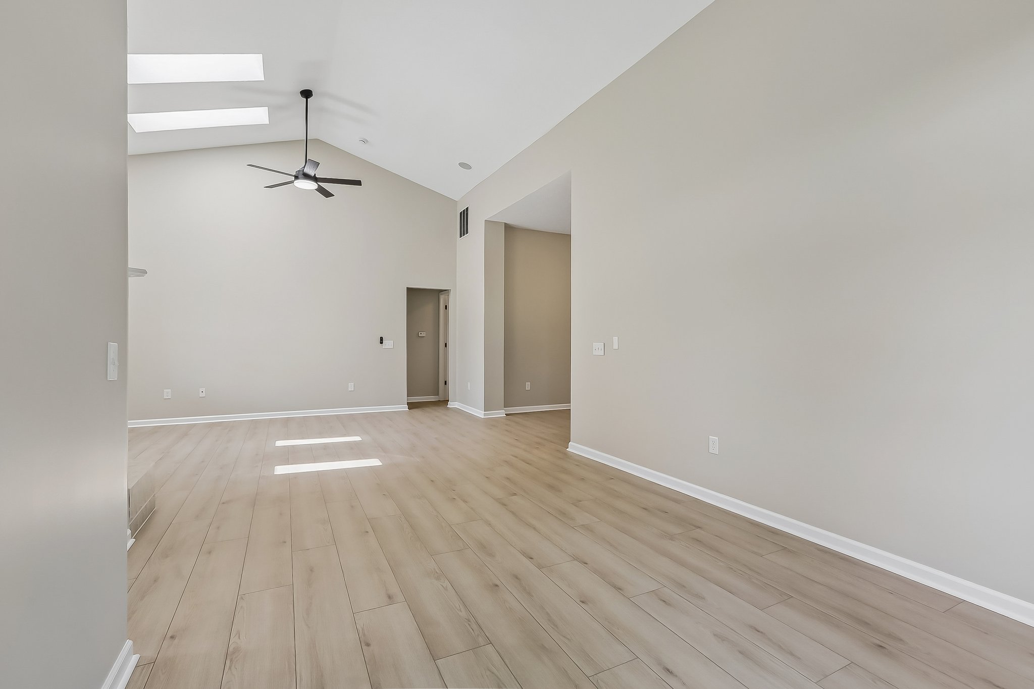 Monmouth Dr-S1507-012.jpg