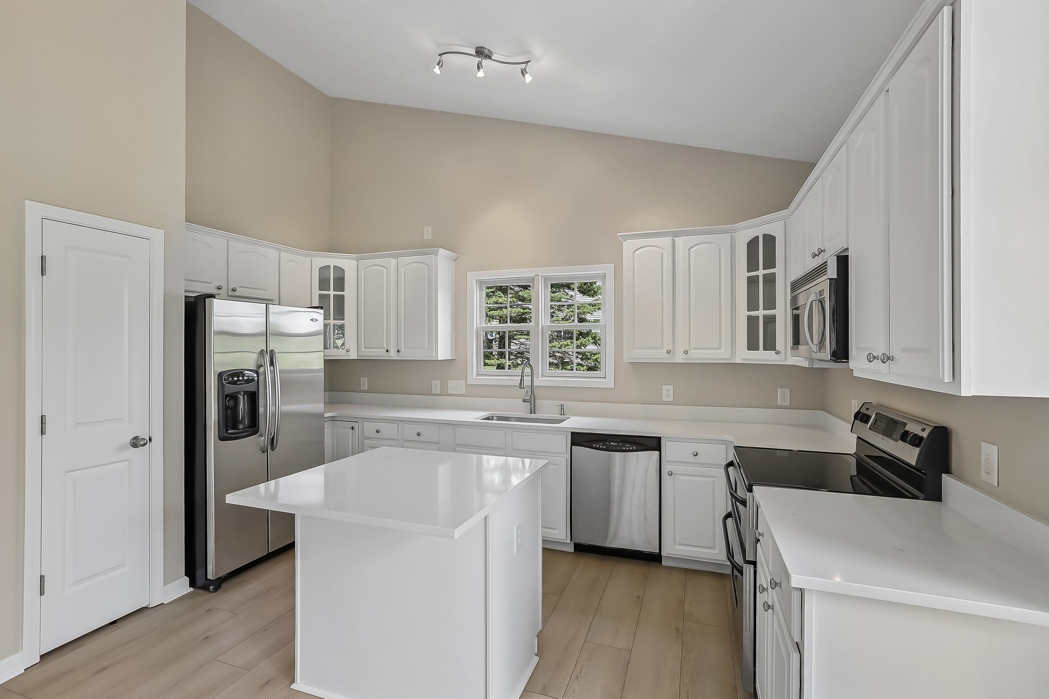 Monmouth Dr-S1507-015.jpg