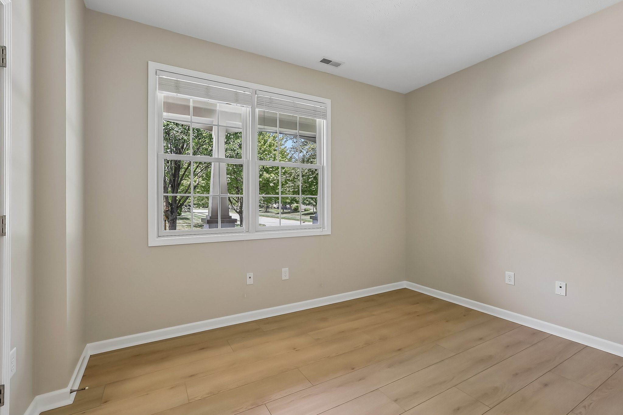 Monmouth Dr-S1507-020.jpg