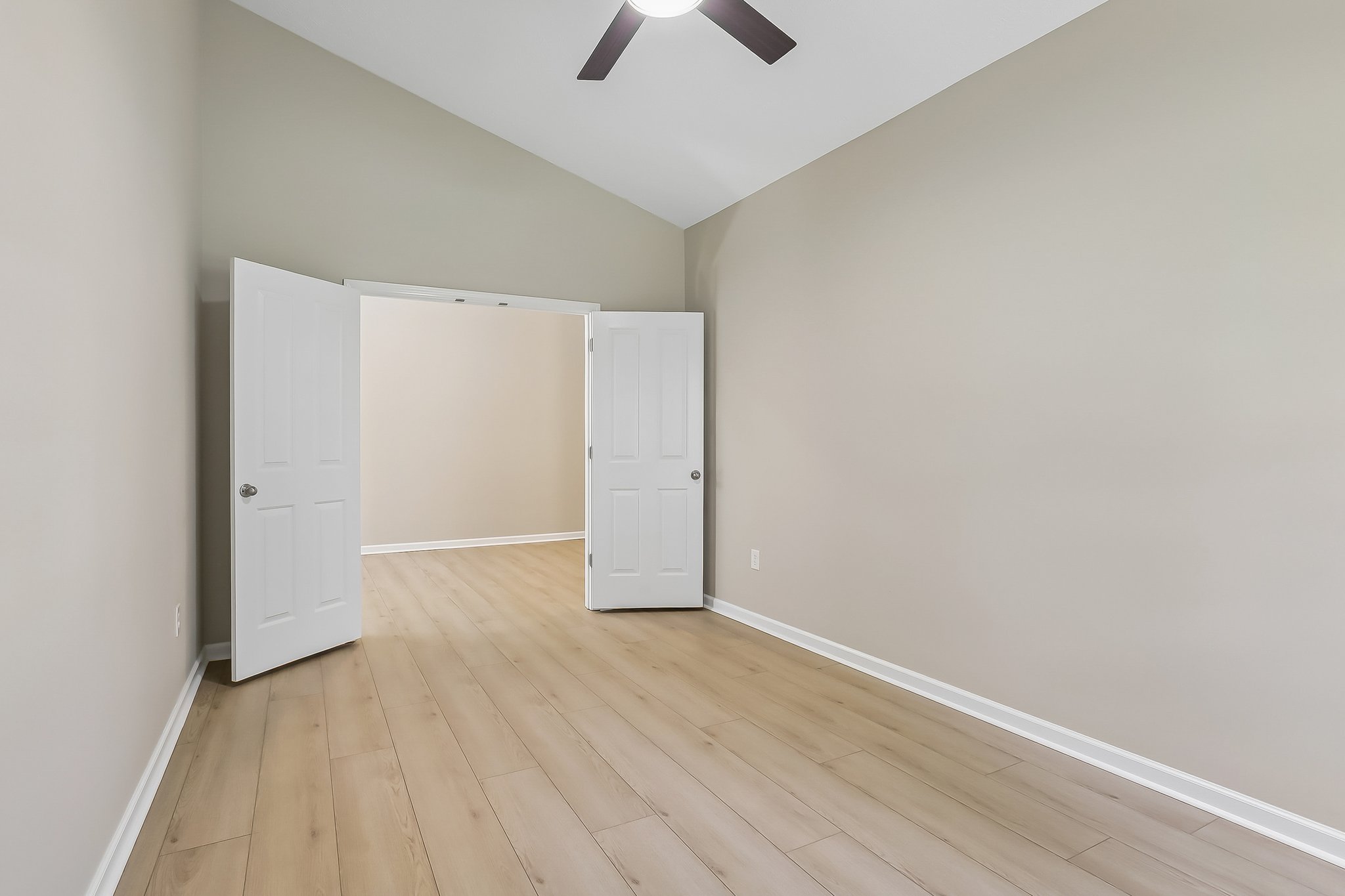 Monmouth Dr-S1507-026.jpg
