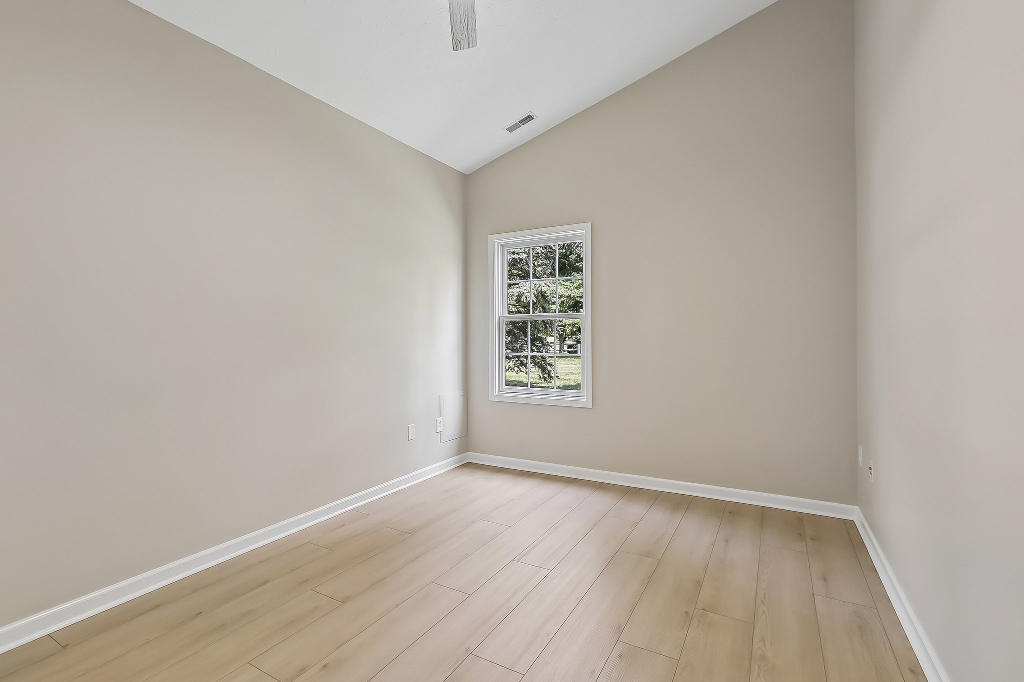 Monmouth Dr-S1507-027.jpg