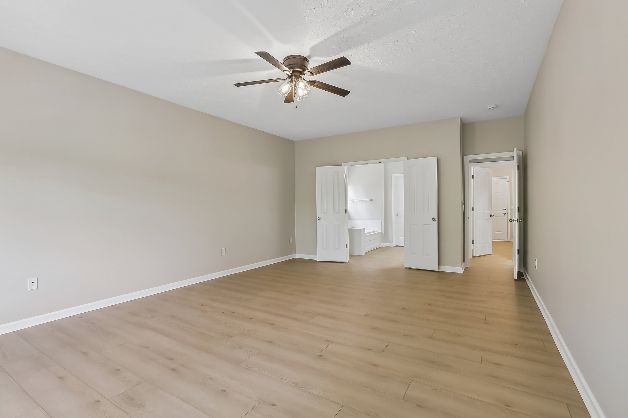 Monmouth Dr-S1507-030.jpg