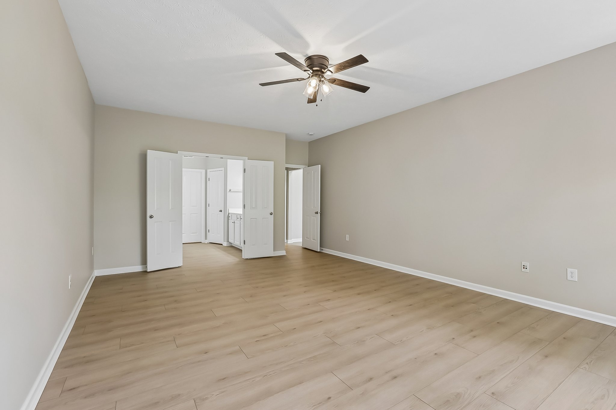 Monmouth Dr-S1507-031.jpg