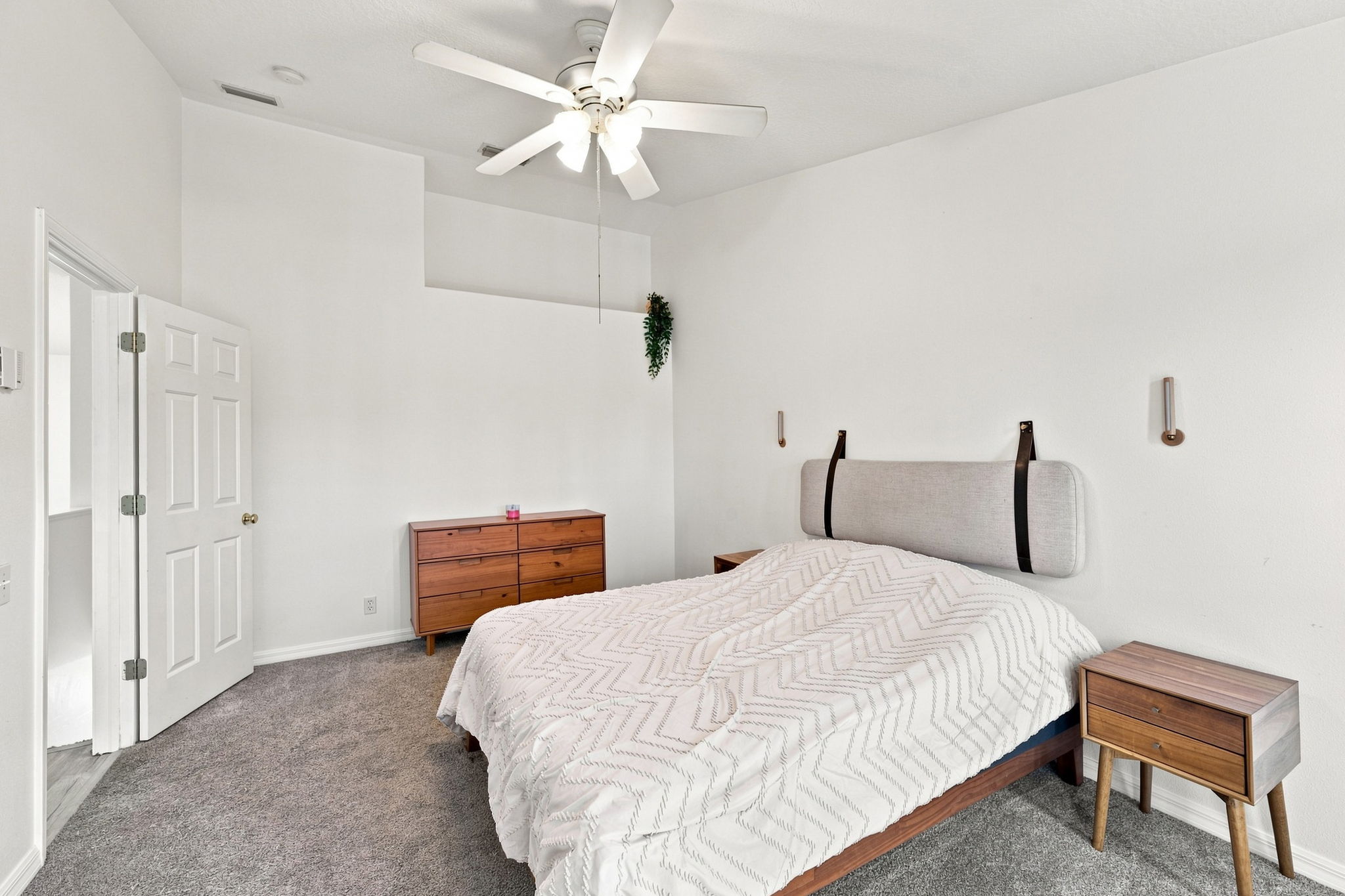 Upper Level Bedroom1d
