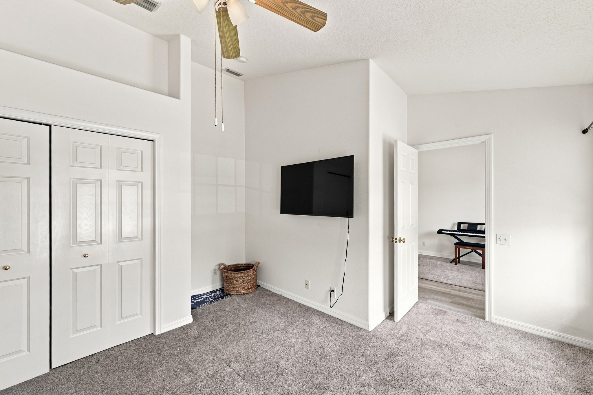 Upper Level Bedroom2b